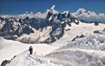 Alpinista pod Mont Blanc